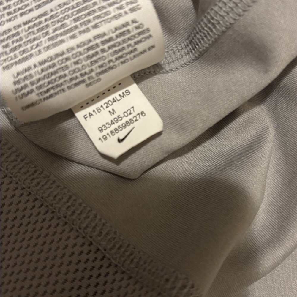 Nike RUN Berlin Women’s Tank Size S
Athleisure, Running, Gym, Hiking, Walking - Picture 5 of 5